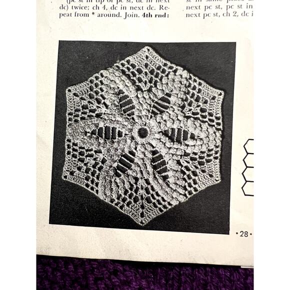 Crocheted pattern book 1940s hat purse gloves beadspread - Picture 16 of 16
